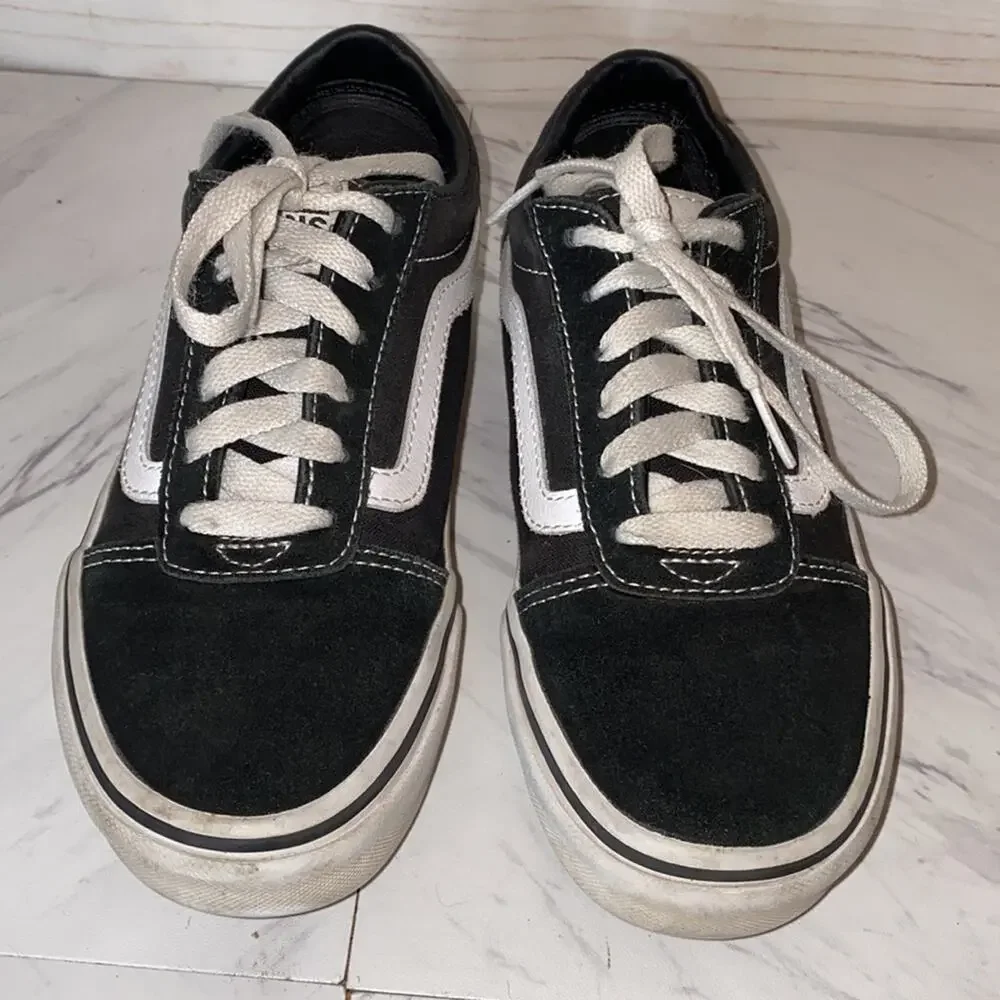 Vans Black & White Classic Old Skool Low Top Sneakers Youth Size 2